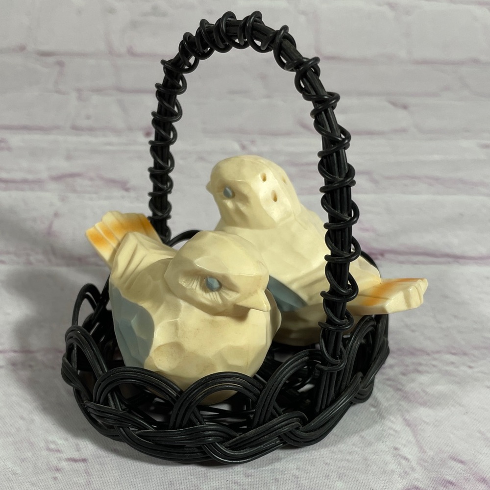 Vintage Bird Salt and Pepper Shaker Pair in Black Basket